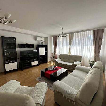 Spacious 3-Bedroom Condo Next To City Center Prishtinë Ngoại thất bức ảnh