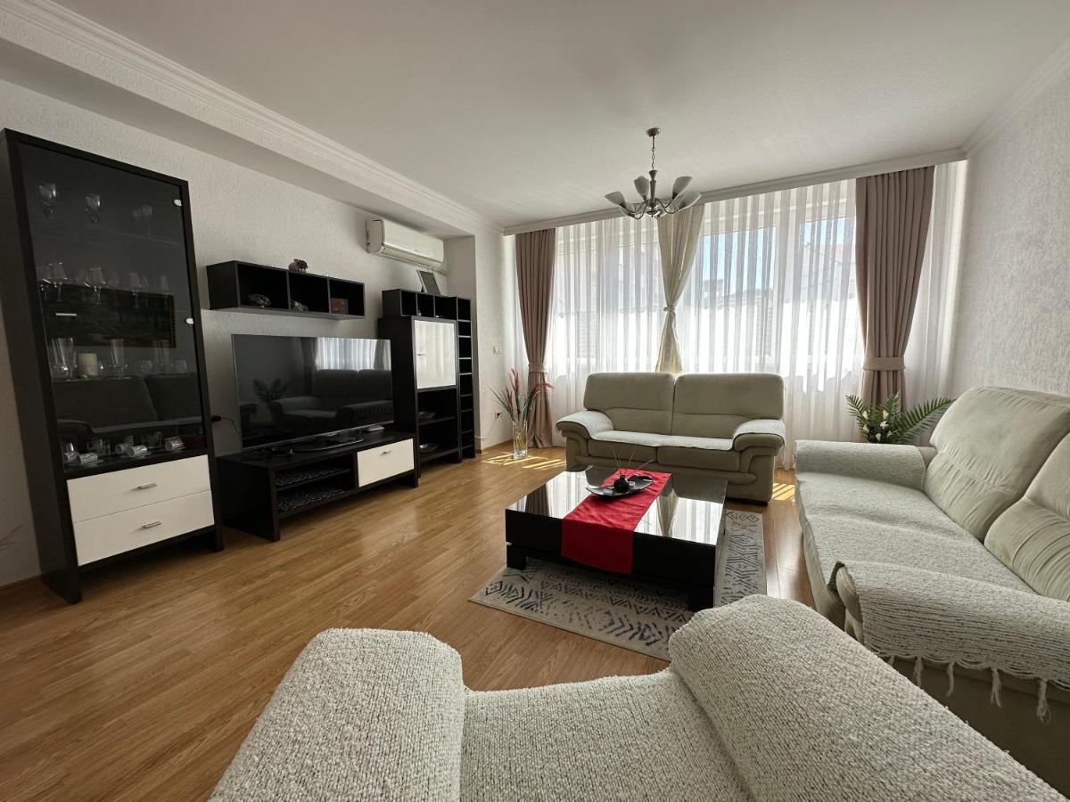 Spacious 3-Bedroom Condo Next To City Center Prishtinë Ngoại thất bức ảnh