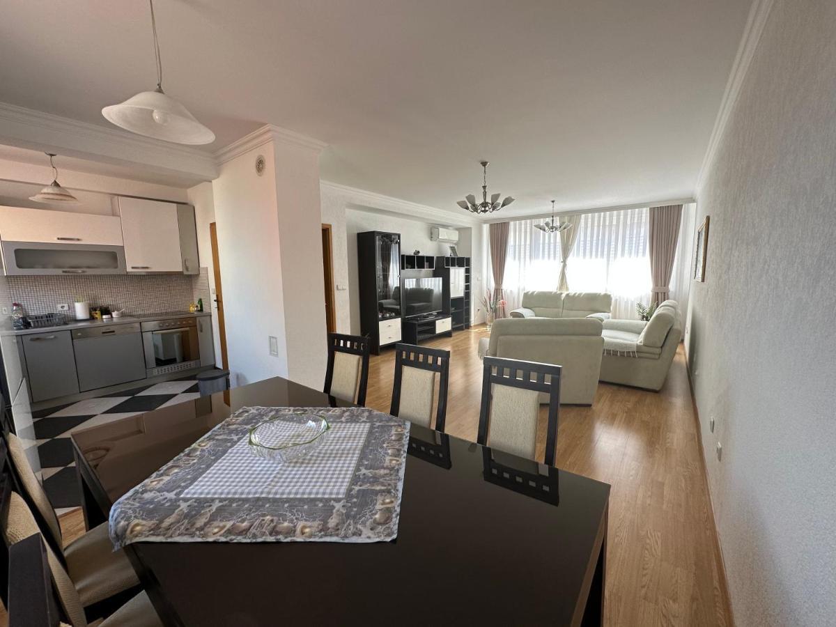 Spacious 3-Bedroom Condo Next To City Center Prishtinë Ngoại thất bức ảnh
