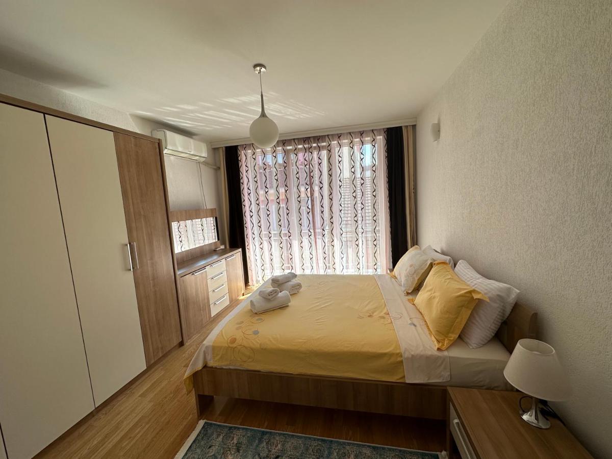 Spacious 3-Bedroom Condo Next To City Center Prishtinë Ngoại thất bức ảnh