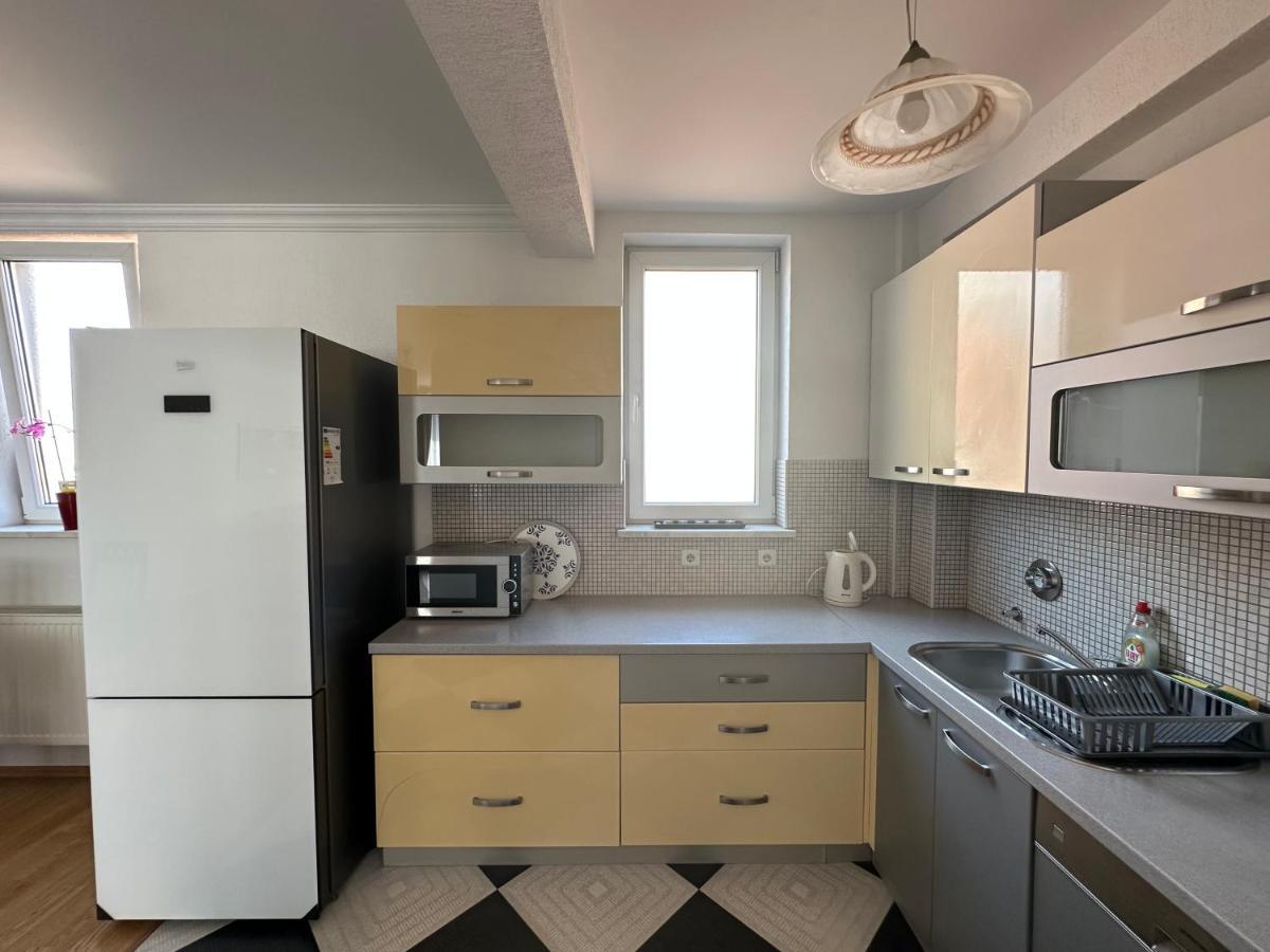 Spacious 3-Bedroom Condo Next To City Center Prishtinë Ngoại thất bức ảnh