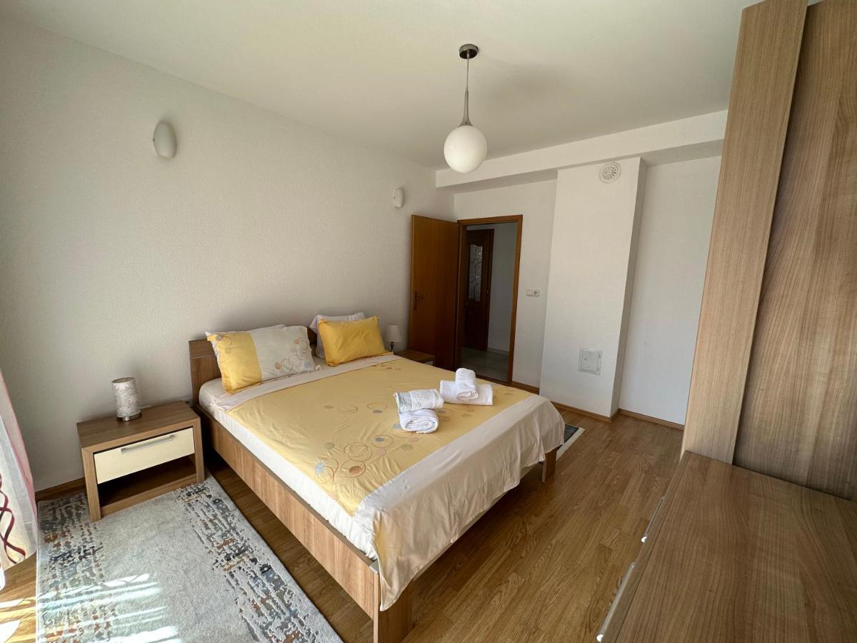 Spacious 3-Bedroom Condo Next To City Center Prishtinë Ngoại thất bức ảnh