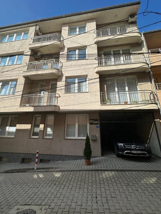 Spacious 3-Bedroom Condo Next To City Center Prishtinë Ngoại thất bức ảnh