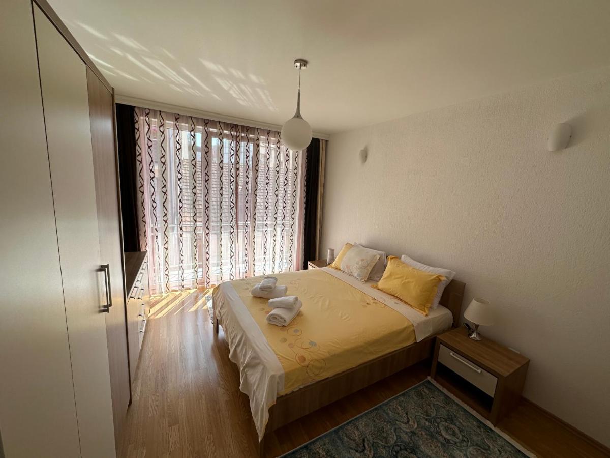 Spacious 3-Bedroom Condo Next To City Center Prishtinë Ngoại thất bức ảnh